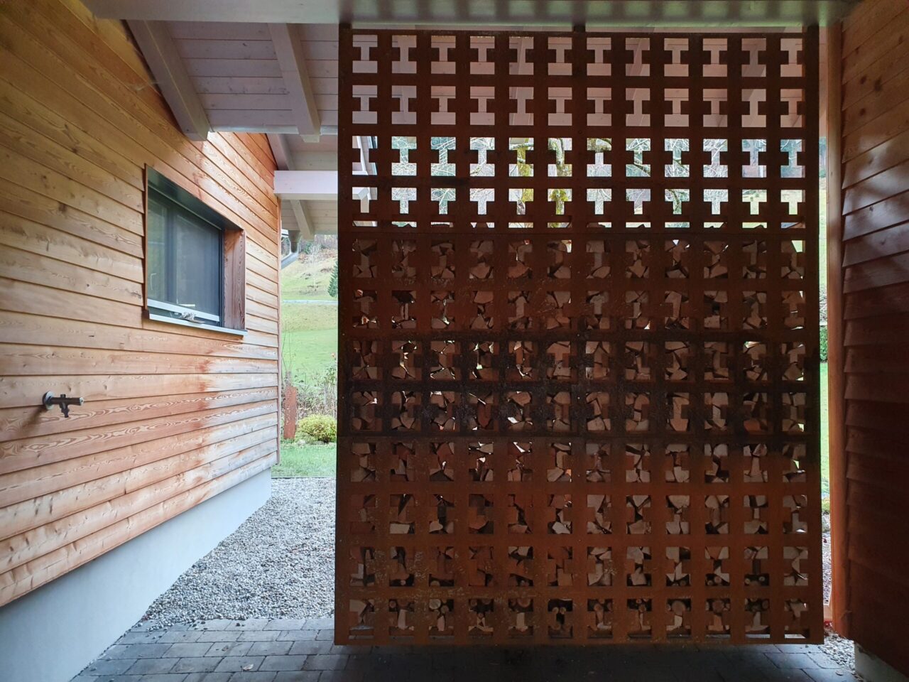 Sichtschutzwand aus Metall